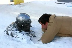 Памятник сантехнику