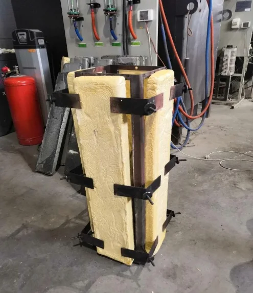 Закрепленные образцы пенополиуретана Закрепленные образцы пенополиуретана