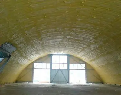 Напыление ППУ ангара