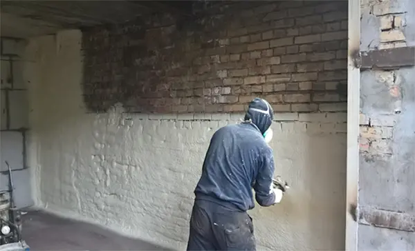 Фото 3. Напыление ППУ одним слоем