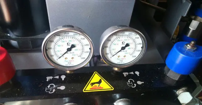 Начало процесса напыления Начало процесса напыления